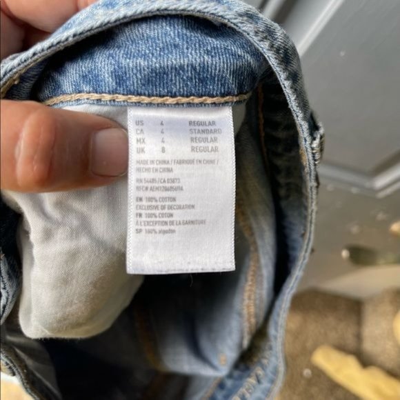 American Eagle Super Distressed Tomgirl jeans sz 4 regular - Picture 6 of 6